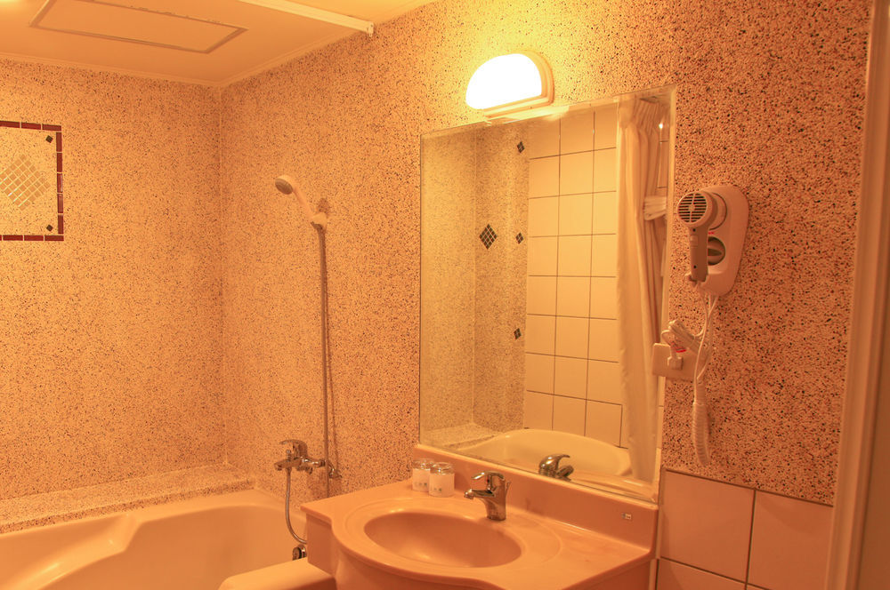 First Plaza Hotel Taichung Buitenkant foto