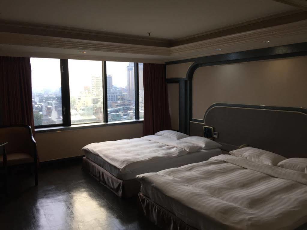 First Plaza Hotel Taichung Buitenkant foto