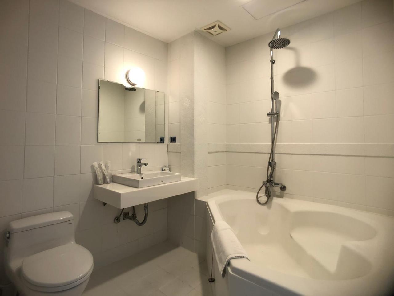 First Plaza Hotel Taichung Buitenkant foto